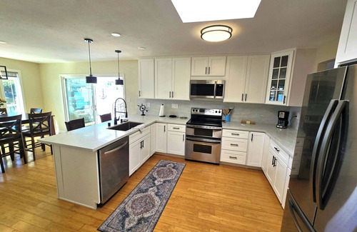 Discovery Bay Casa | Free Food+/Snacks, Attached Dock, ~10min 2FastWater, Water Toys, Game Room+more!