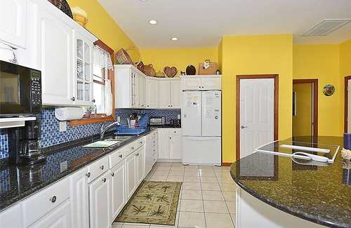 Bethany Beach Casa | ACTIVIDADES GRATIS INCLUIDAS !! Maravilloso FRENTE AL MAR con 6 habitaciones + estudio, 6 baños. Fantásticas vistas del océano. Cargado con muchos extras, incluido el ascensor.