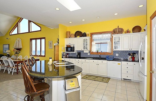 Bethany Beach Casa | ACTIVIDADES GRATIS INCLUIDAS !! Maravilloso FRENTE AL MAR con 6 habitaciones + estudio, 6 baños. Fantásticas vistas del océano. Cargado con muchos extras, incluido el ascensor.