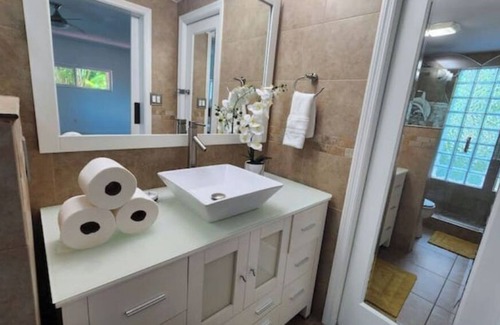 Biscayne Park Casa | FREE NIGHT in Miami Tropical Escape