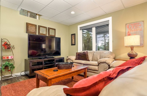 Redgranite Casa | Gorgeous Lake home w / Game Room Fireplace WKENDS 2 nts w / 3rd WiFi Slps 18