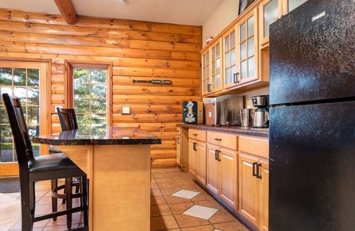 Pine River Cabina | Free nite w/wknd offseason;logcabin lake hottub kayak paddleboard pier fireplace