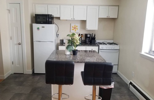 Lower East Side Cama Y Desayuno | Free Parking 1 BR near Downtown & Brady St