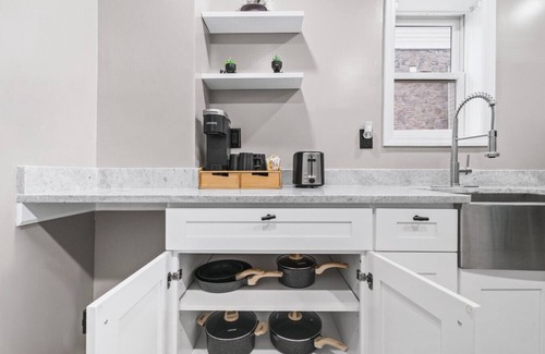 Bayonne Apartamento | Charming Retreat| 3-BR | NYC Access
