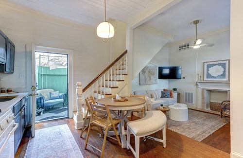 Beach Institute Casa | FREE PARKING at this historical home in the heart of downtown & outdoor patio.