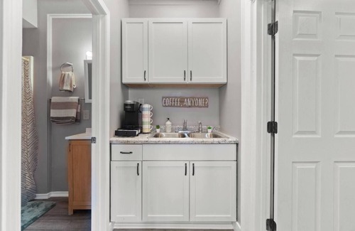 Fort Wayne Apartamento | Free Parking at this Downtown Apt
