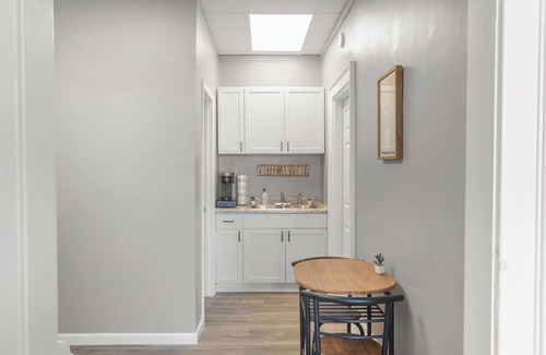 Fort Wayne Apartamento | Free Parking at this Downtown Apt