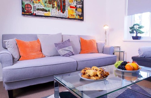 Newmarket Apartamento | FREE parking, Central Location,1 Bedroom Apartment near Tattersalls