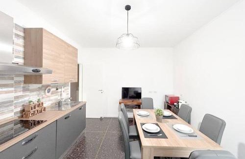 Savona Apartamento | Free Parking - Elegante Casa con WiFi -SmartTv