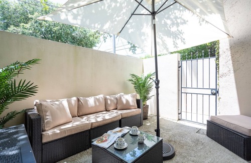Hitch Village - Fred Wessels Homes Casa | Free Parking|Full Kitchen|Walkable|W/D|Balcony|A/C