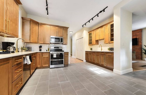 Point Breeze North Casa | Games+Netflix+BBQ+FREE Parking Near Bakery Square