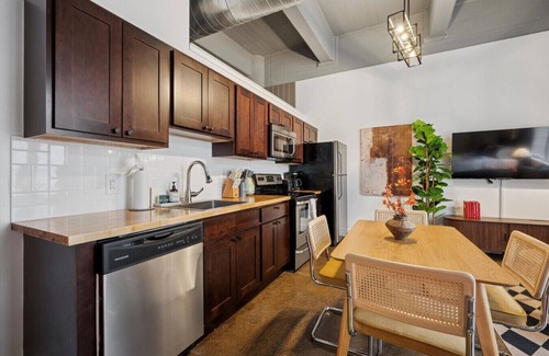 Brewerytown Apartamento | Free Parking, Gym, Rooftop, Game Room | Vive Loft