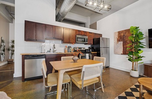 Brewerytown Apartamento | Free Parking, Gym, Rooftop, Game Room | Vive Loft