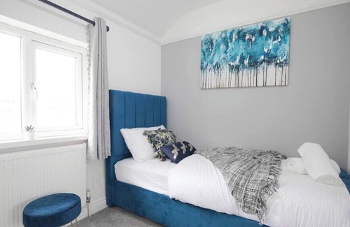 Middleton Casa | Free Parking: Home in Middleton, Leeds