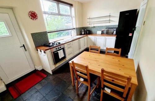 Middleton Casa | Free Parking House in Middleton by City SuperHost
