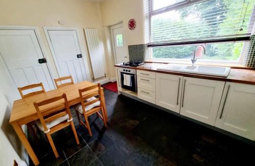 Middleton Casa | Free Parking House in Middleton by City SuperHost