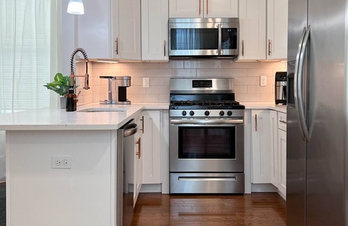 Constable Hook Apartamento | *Free Parking* King Beds near NYC & EWR, Sleeps 12