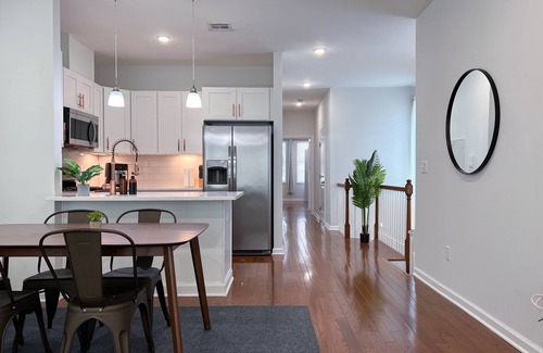 Constable Hook Apartamento | *Free Parking* King Beds near NYC & EWR, Sleeps 12