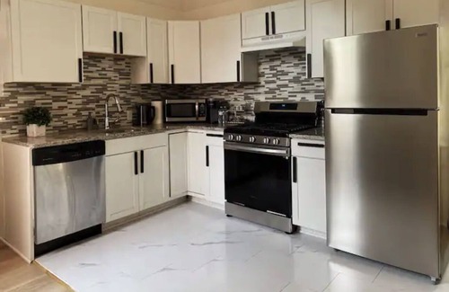 East Allegheny Apartamento | Free parking King & Queen Bed Historic Luxury loft