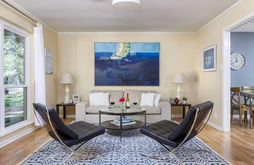 Allandale Casa | Free Parking, Large Yard, Home Office - 5 Pillars