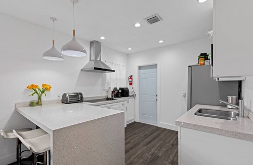 Croissant Park Casa | Free Parking Minutes from Downtown Las Olas