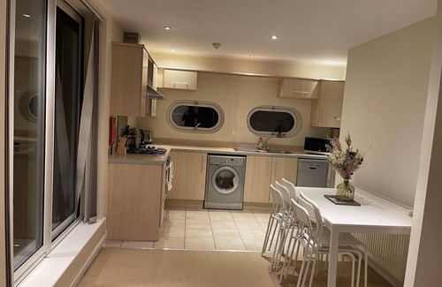 Welford Apartamento | Free Parking Near City Centre & Stadium Sleeps 6-8