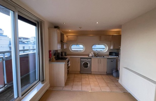 Welford Apartamento | Free Parking Near City Centre & Stadium Sleeps 6-8