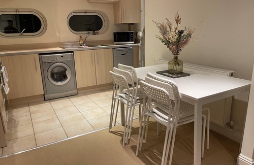 Welford Apartamento | Free Parking Near City Centre & Stadium Sleeps 6-8