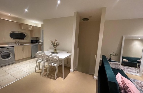 Welford Apartamento | Free Parking Near City Centre & Stadium Sleeps 6-8