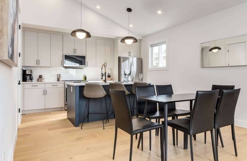 Rosscarrock Casa | Free Parking, Perfect Family Home w/ King Bed