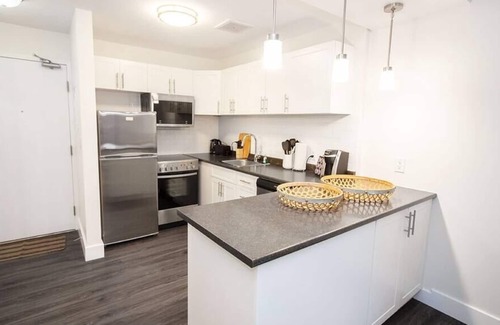 Downtown Winnipeg Apartamento | Free Parking, Private Patio, Laundry and Wi-Fi!
