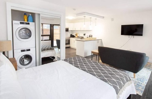 Downtown Winnipeg Apartamento | Free Parking, Private Patio, Laundry and Wi-Fi!