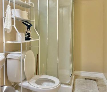 Ottawa Division Casa | Free parking quiet room close to college