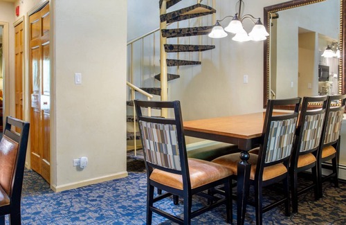Highland Meadows Condominio | Free Parking & Shuttle to Lionshead/Vail Village, Hot Tubs; Aspen #1305