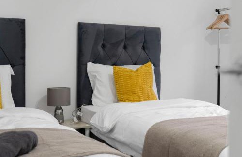 Greenock Apartamento | Free Parking - Sleeps 6 - Central - New Interior