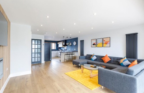 Brighton Casa | Free Parking Stylish & modern 4-bedroom home with sea views