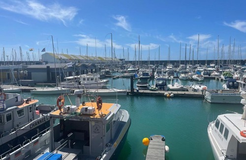 Seafront Apartamento | Free parking * THREE BEDROOM HOUSE SLEEP 6* Brighton Marina* Stunning View