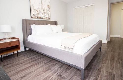 Downtown Winnipeg Condominio | Free Parking & Wi-Fi! One-bedroom Suite with Amazing View