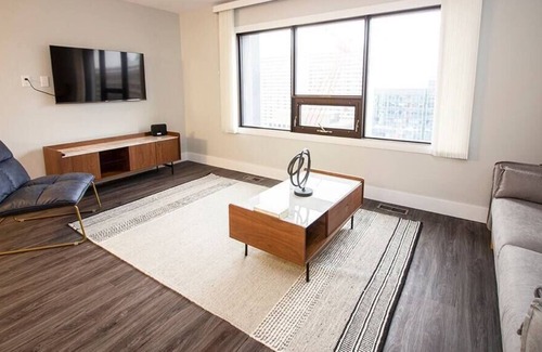 Downtown Winnipeg Condominio | Free Parking & Wi-Fi! One-bedroom Suite with Amazing View