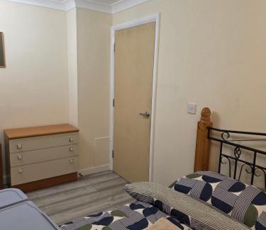 Colchester Casa | Free Parking WiFi Fresh linens x4