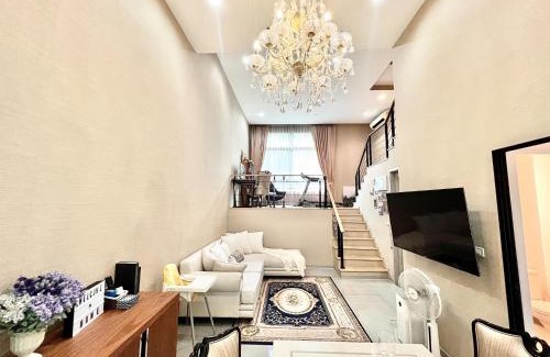 Lat Phrao Apartamento | Free pick up/Stunning Luxury Family Home 3B3B