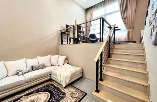 Lat Phrao Apartamento | Free pick up/Stunning Luxury Family Home 3B3B