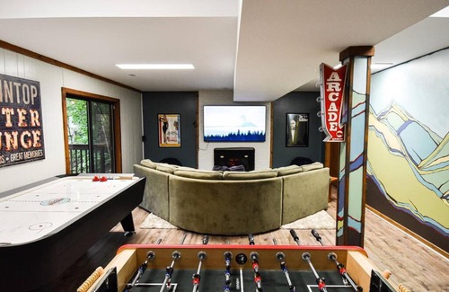 Mount Jackson Casa | Free Resort Passes - Hot Tub - Sauna - Views - Fast Wi-Fi - Pet Friendly