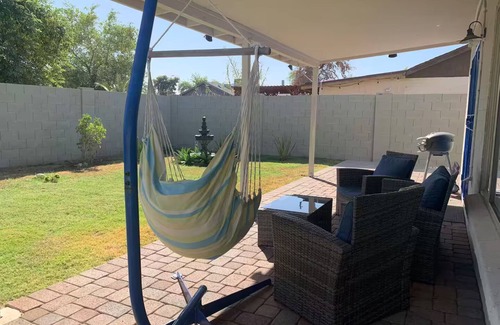 Glendale Casa | Free RV parking, two car garage, fenced backyard, minutes to Westgate
