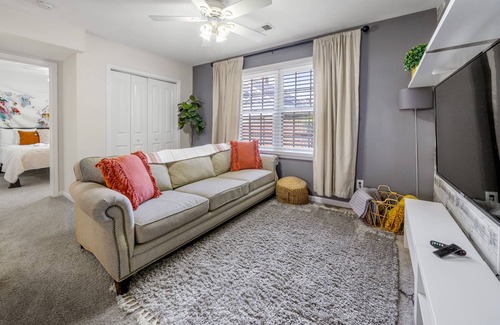 Loring Heights Apartamento | FREE & SAFE PARKING - Midtown Studio - Extended Stays Welcome!