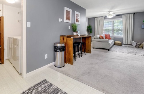 Loring Heights Apartamento | FREE & SAFE PARKING - Midtown Studio - Extended Stays Welcome!