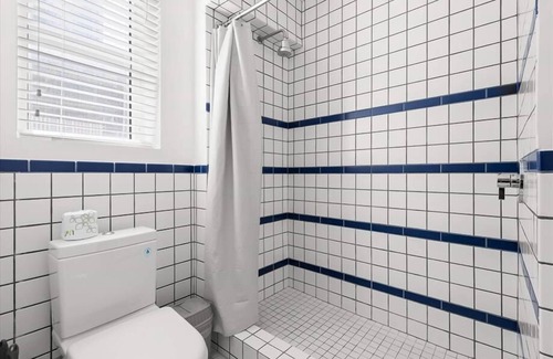 West Avenue Hotel | Free Toiletries, Fast Wifi & AC | nr South Pointe Beach