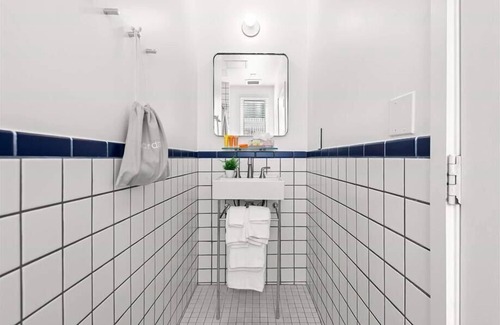 West Avenue Hotel | Free Toiletries, Fast Wifi & AC | nr South Pointe Beach