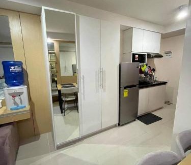 Mabolo Apartamento | Free WI-FI and Pool Persimmon Condominium