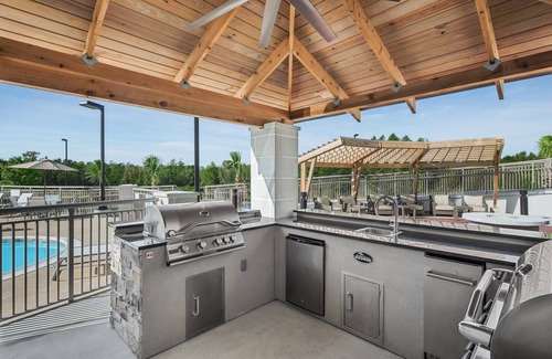 Florence Apartamento | Wi-Fi gratis, desayuno gratis + piscina al aire libre | Suite con bañera accesible